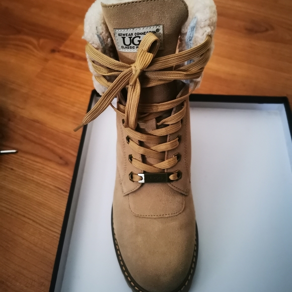 UGG boots - Picture 2 of 4